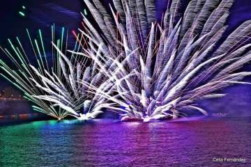 Los fuegos de Melenara, una explosión de color (Foto Celia Fernández)